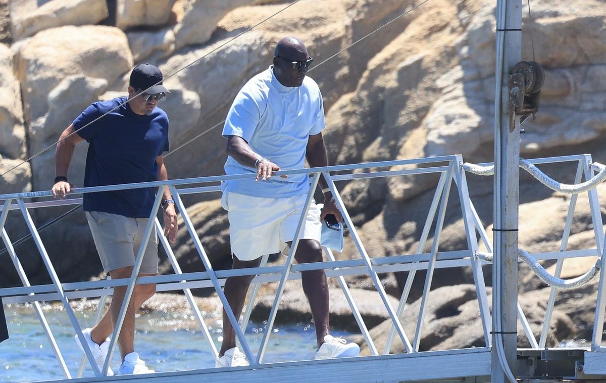 Michael Jordan, Grčija | Šestkratni prvak lige NBA in za nekatere najboljši košarkar vseh časov Michael Jordan je osebju v restavraciji Papaioannou pustil darežljivo napitnino. | Foto Profimedia