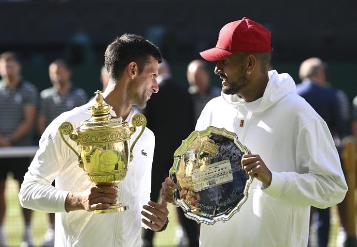 Nick Kyrgios in Novak Đoković lani po finalu Wimbledona. | Foto: Guliverimage/Vladimir Fedorenko
