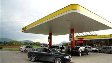 Zaradi nižjih trošarin cena 95-oktanskega bencina in dizla nespremenjena