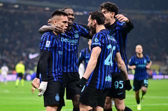 Inter prehitel Milan, Napoli osvojil Olimpico