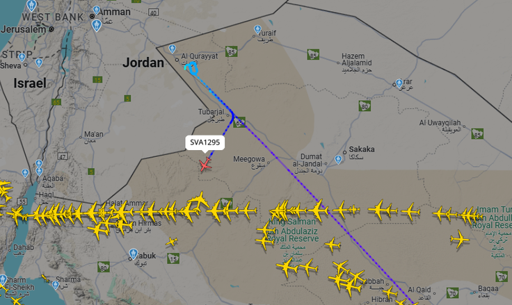 Preusmerjen polet družbe Saudia. Letalo se je obrnilo tik pred vstopom v zdaj zaprt zračni prostor Jordanije.  | Foto: Flightradar24