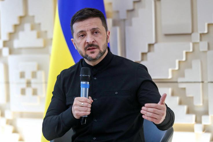 "Ukrajina je pripravljena na vse oblike pogajanj, ki prinašajo rezultate. Če bo Rusija še naprej postavljala nerealne pogoje in spodkopavala napredek, morajo biti posledice ostre," je dejal Zelenski. | Foto: Reuters
