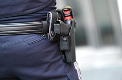 Policija vdrla na tabor slovenskih študentov, prisotni so se upirali
