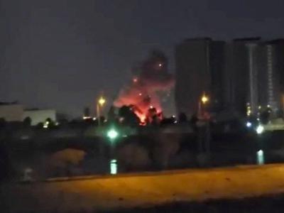 Na Bližnjem vzhodu eden najhujših napadov na ameriško veleposlaništvo od izbruha konflikta #vŽivo