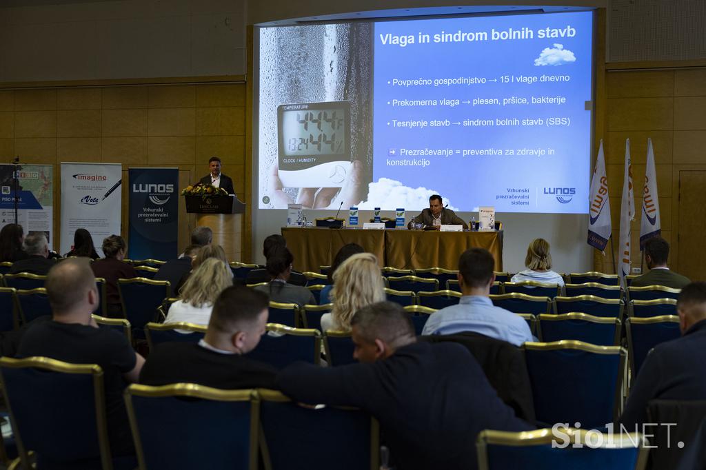 Posvet Poslovanje z nepremičninami