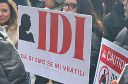 Protest v Ljubljani: "Odidi, da se mi vrnemo. Vaše roke so krvave."