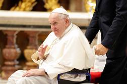 Ugibanja, da papež Frančišek razmišlja o odstopu, se krepijo