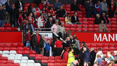 Preplah na Old Traffordu: zaradi najdene bombe odpovedana tekma!