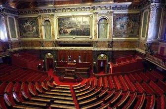 Senat potrdil Sarkozyjev zakon o reformi ustave