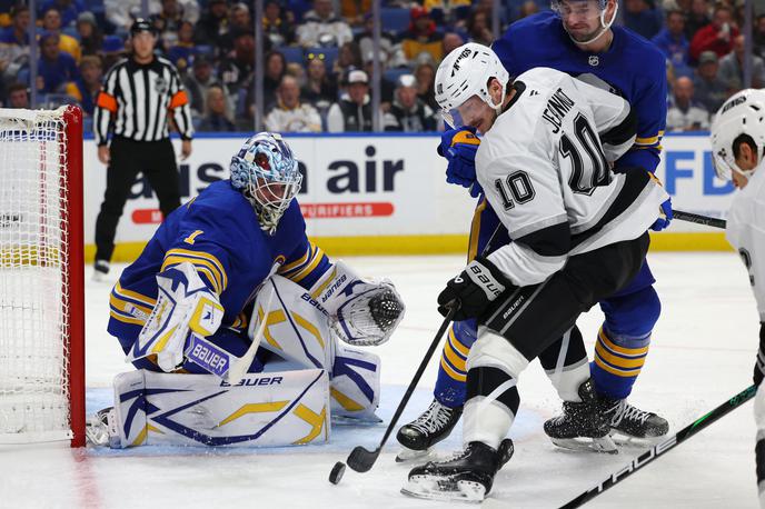 Anže Kopitar Los Angeles Kings | Anže Kopitar je svojo 19. sezono v NHL odprl s hat-trickom. | Foto Reuters