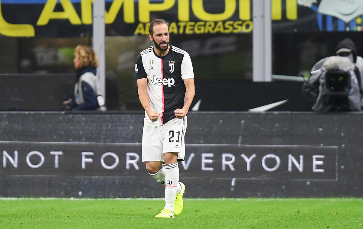 Gonzalo Higuain | Gonzalo Higuain je v 80. minuti zadel za zmago Juventusa nad Interjem, ki je izgubil prvič v sezoni. Stara dama je z zmago spet na vrhu lestvice.  | Foto Reuters