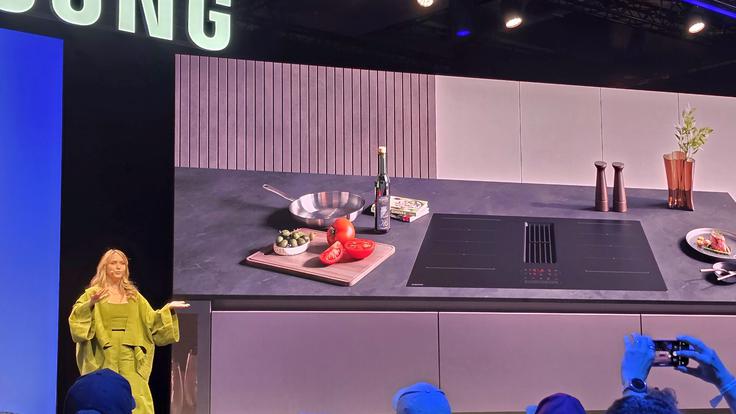 Kuhalna plošča z vgrajeno napo Samsung Extractor Induction Hob | Foto: Srdjan Cvjetović
