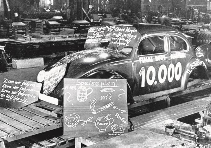 Marca 1946 je s proizvodnih trakov pripeljal tisoči volkswagen. | Foto: Volkswagen