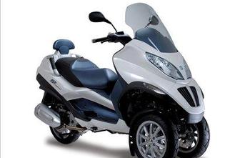 Piaggio MP3 hybrid