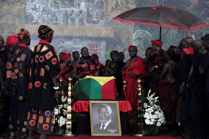 V minulih dneh se je od Kofija Annana v Akri poslovilo več tisoč prebivalcev Gane. | Foto: Reuters
