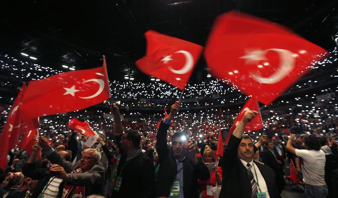 Erdogan milijonsko turško skupnost v Zahodni Evropi spreminja v nekakšno vojsko, ki je pripravljena uresničevati njegovo voljo. | Foto: Reuters
