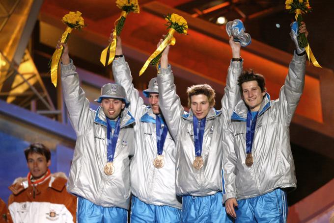 Damjan Fras, Primož Peterka, Robert Kranjec in Peter Žonta so bili slovenski junaki z bronasto medaljo okoli vratu na zimskih olimpijskih igrah v Salt Lake Cityju leta 2002. | Foto: Getty Images
