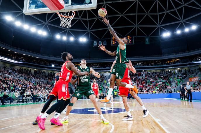 ABA: Cedevita Olimpija - Crvena zvezda | Košarkarji Cedevite Olimpije so na spektaklu v Stožicah nadoknadili 21 točk zaostanka proti Crveni zvezdi in izsilili tretjo tekmo četrtfinala lige ABA. | Foto Aleš Fevžer