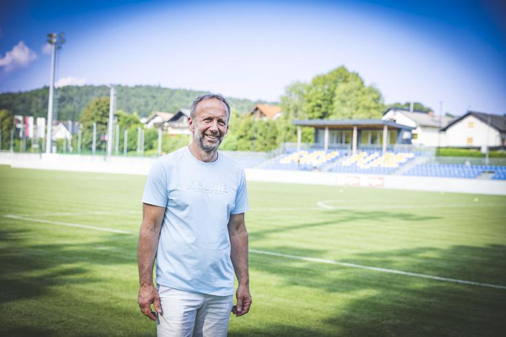 "Če bi rad v Sloveniji živel od nogometa, lahko poskusiš, a ne boš obogatel. Ko boš končal kariero, ne boš prav bogat," se Andraž Zrnec zaveda, kako Brinje v Sloveniji bolj služi kot odskočna deska do večjih klubov. | Foto: Ana Kovač