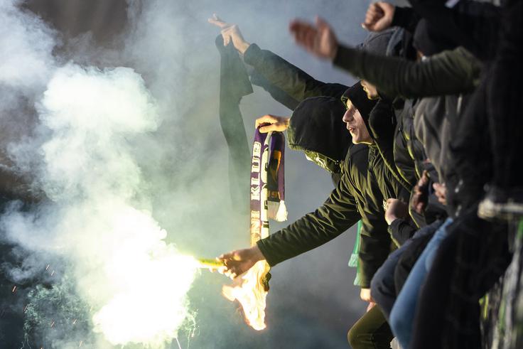 Olimpija bo morala zaradi nešportnega in neprimernega vedenja navijačev plačati 5000 evrov. | Foto: Jure Banfi