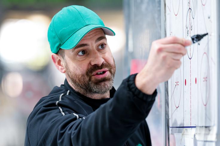  "Igramo trd, fizičen hokej in nihče ne igra rad z nami. Mogoče to pove nekaj o nas, mogoče pa tudi o njih. Če bi igrali z njimi, bi bil to zame izziv, a je tako tudi v redu. Če igramo svojo igro, lahko premagamo vsakogar." | Foto: Aleš Fevžer