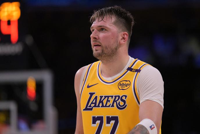 Charlotte po norem preobratu pokvaril večer Dončiću in LA Lakers #video