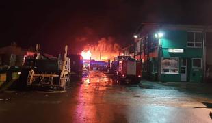 Kriminalisti nadaljujejo preiskavo požara v obratu za predelavo odpadkov v Lenartu