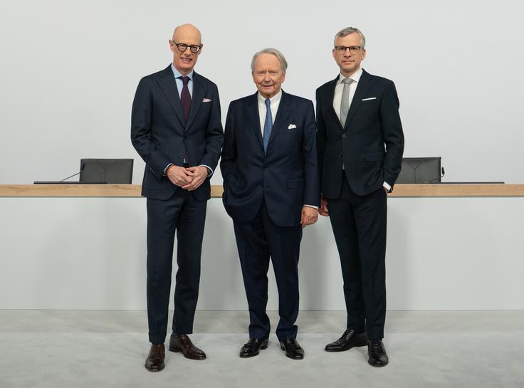 Michael Leiters, predsednik izvršnega odbora, Wolfgang Porsche, predsednik nadzornega odbora, in Jochen Breckner, član upravnega odbora za področje financ in IT | Foto: Porsche