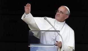 Papež okrepil boj proti pranju denarja