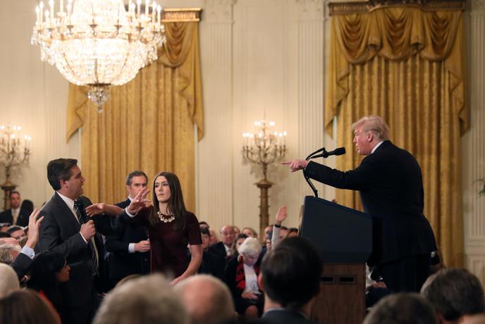 Prepir v Beli hiši: novinar CNN razjezil Trumpa #video
