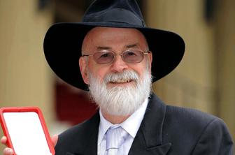 Umrl je mojster fantastike Terry Pratchett 
