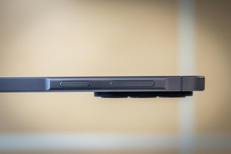 Desna stran pametnega telefona Samsung Galaxy A57 5G | Foto: Gaja Hanuna