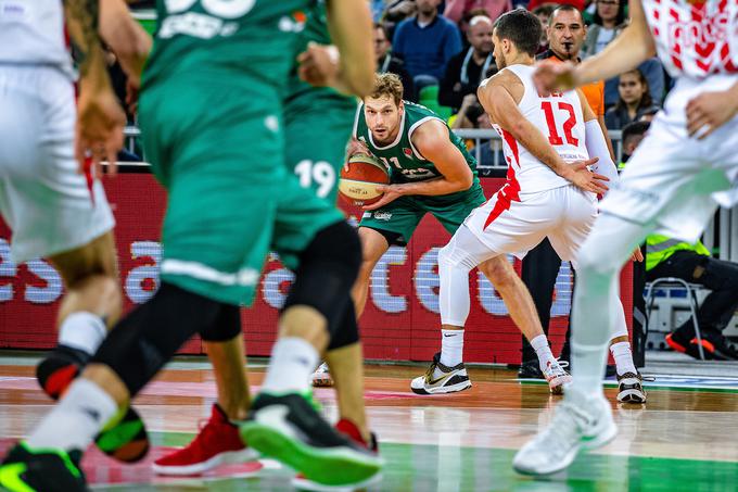 Jaka Blažič je bil večji del tekme neviden, nato pa v zadnji četrtini poskrbel, da se je Olimpija odcepila. | Foto: Grega Valančič/Sportida