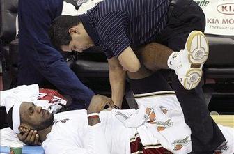 Nesterović in Nachbar po 14 točk