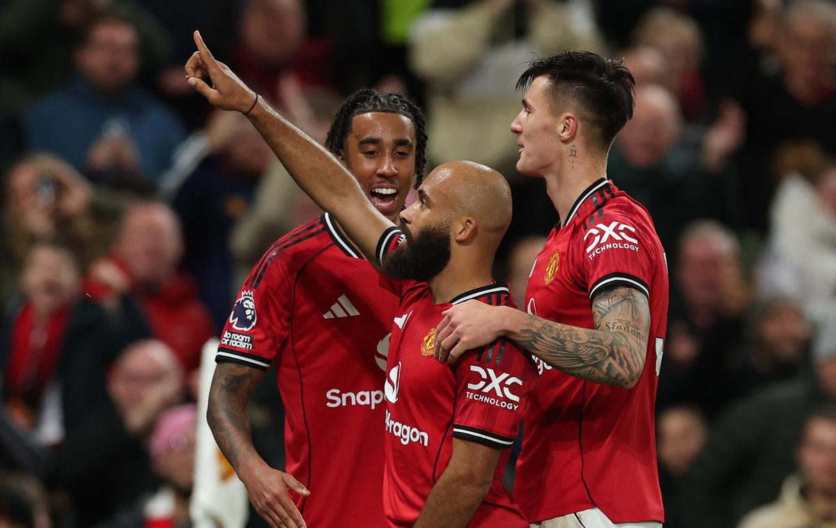 Bryan Mbeumo, Benjamin Šeško, Manchester United | Benjamin Šeško (desno) je srečanje proti Brightonu začel v začetni enajsterici, v drugem polčasu pa prispeval asistenco za gol Bryana Mbeuma. | Foto Reuters