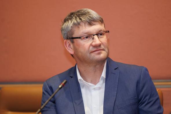 Domel znižal obseg proizvodnje, osredotoča se na boljše ravnovesje zalog