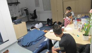 Dunajski policisti so zatočišče za begunce organizirali kar na policijski postaji