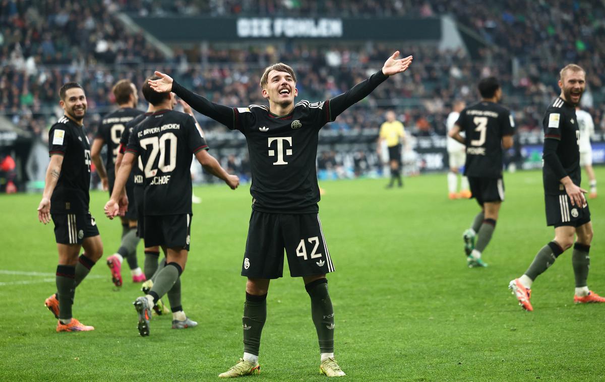 Bayern Lennart Karl | Bayern v bundesligi in ligi prvakov ni oddal še niti točke. Tokrat je zadnji žebelj v krsto Borussie (M) zabil Lennart Karl. | Foto Reuters