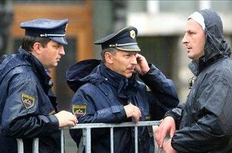 Kresalova in Čebašek-Travnikova o izbrisanih in delu policije