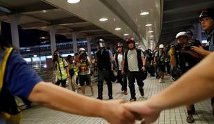 V Hongkongu na prvi šolski dan stavkajo študenti in šolarji #video