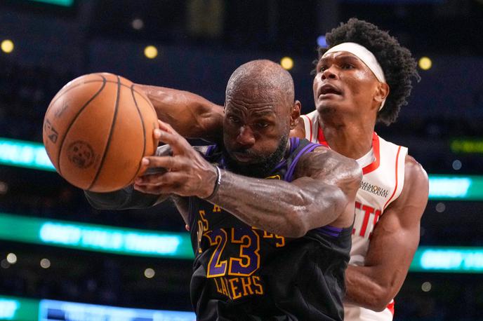 LeBron James | LeBron James je bil razpoložen na drugi tekmi končnice proti Houston Rocketsom. | Foto Guliverimage