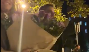 Med romantičnim zmenkom v Barceloni ju je presenetil Messi #video