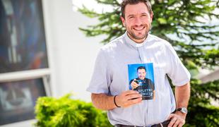 Največji spletni zvezdnik med slovenskimi duhovniki ima novo knjigo