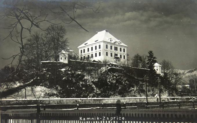Grad Zaprice iz okoli leta 1935. Posnetek je iz fotografskega kamniškega ateljeja Aparnik, poznanega v tem okolišu (hrani arhiv MMK). | Foto: 