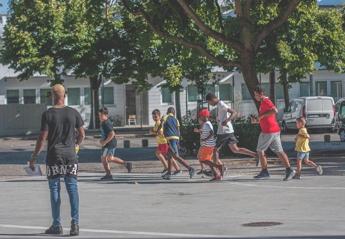 Mladim želijo pokazati, da kriminal ni prava pot. | Foto: Teja Pahor