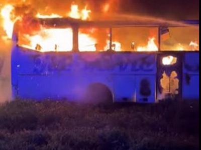 V Srbiji zgorel avtobus podpornika študentskih protestov