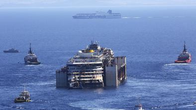Costa Concordia na svoji zadnji poti (video in foto)