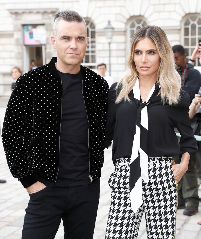 Robbie Williams je že devet let poročen z Aydo Field, s katero imata tri otroke. | Foto: Getty Images