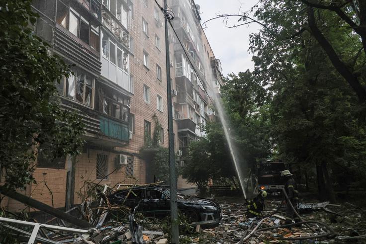 Posledice današnjega ruskega napada na Harkov. | Foto: Reuters