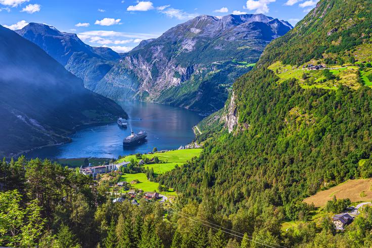 Geiranger je eno najprometnejših pristanišč na Norveškem. Na vrhuncu turistične sezone med majem in septembrom ga obišče tudi do 200 križark z več tisoč potniki.  | Foto: Shutterstock